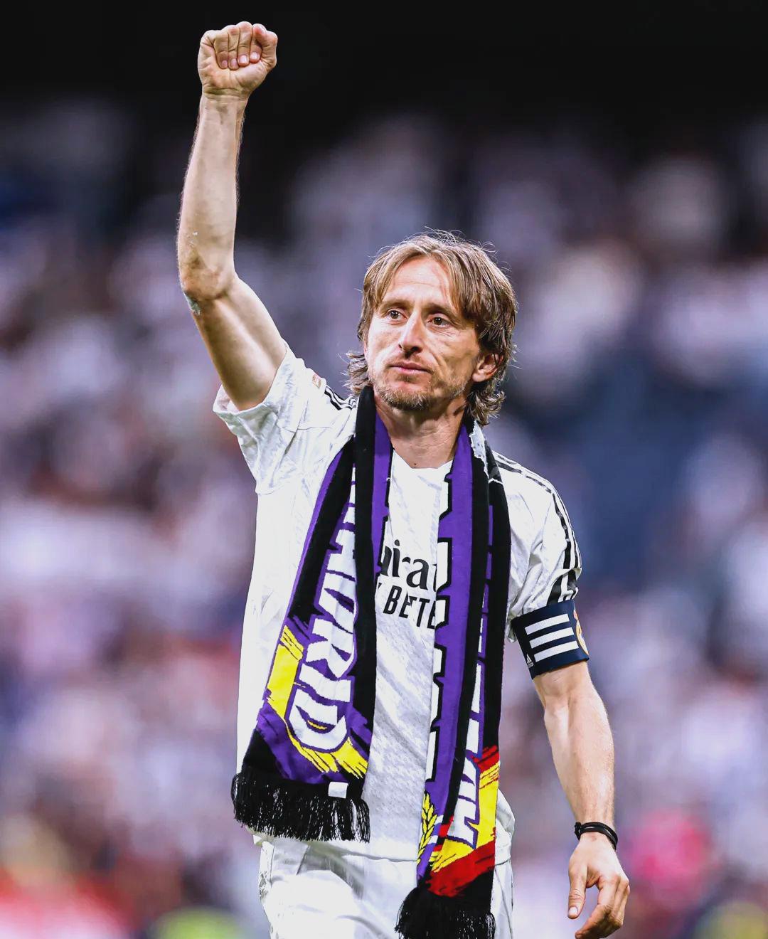 [中超]卡扎伊什维利“戴帽” 山东泰山终结四轮不胜